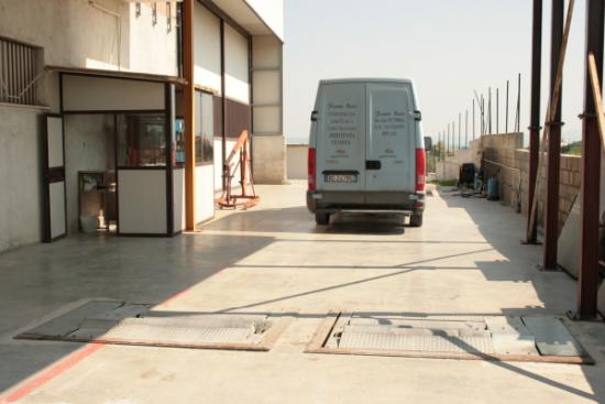 Linea di revisione autocarri
