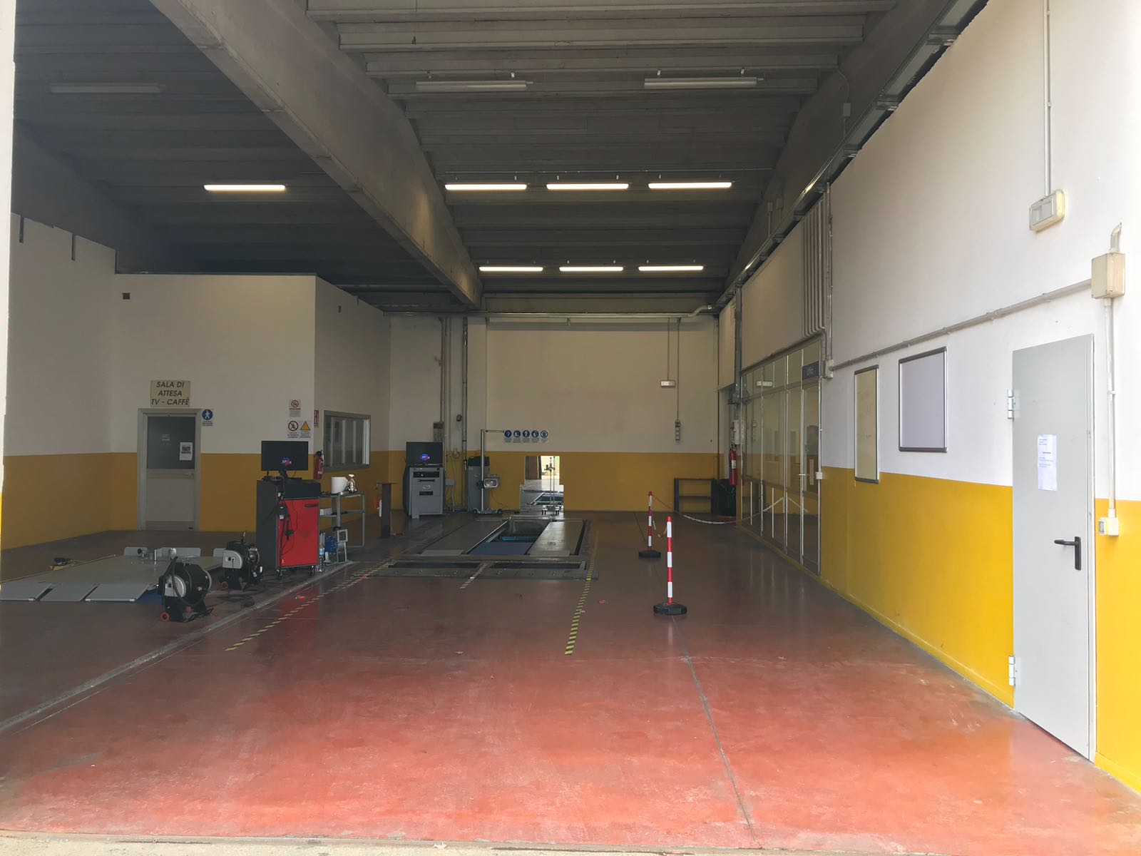 Centro revisioni universale - Linea di revisione universale
